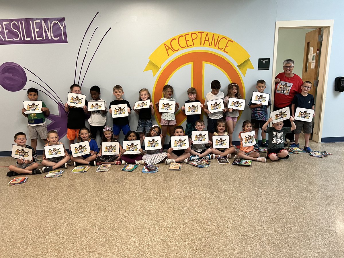 MrsBayer3's tweet photo. Schools out for summer!!🎉@stplc_principal https://t.co/gVGWxkWG09