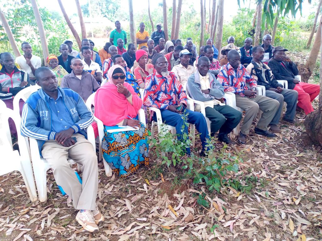 CommuneGASHIKA2's tweet photo. #Burundi,mungendo arimwo Musitanteri w @CommuneGASHIKA2 @NgoziProvince @NIYIBIZITheophi kuruyu wa 14.6.2023 yagendeye abenegihugu bo kumutumba GASHIKANWA baganiriye umutekano,kubungabunga umwimbu,kurima akarima kigikoni n ugushikana inoti za10000 n'5000 kumabanki
@NgoziProvince https://t.co/EalouTfyUU