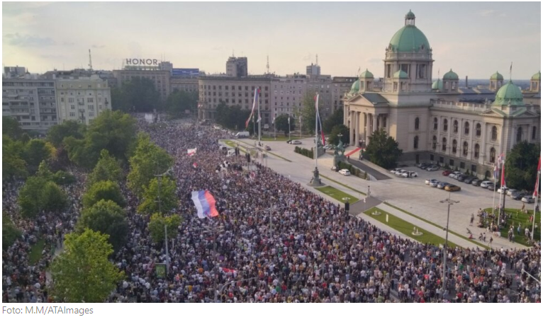 MajaDivac's tweet photo. "Ovaj PROTEST NE MOŽE DA PROPADNE!"

Ova rečenica se čuje svugde, na ulici, u kafićima, u domovima.. Svi je ponavljaju.
To izgovaraju i gosti u emisijama profesionalnih medija i građani u anketama..
Ljudi su prelomili. Ništa ne može da ih zaustavi.
17 maj 23.
#SrbijaProtivNasilja https://t.co/hLJO8uhcjx