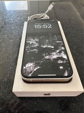 SandraYanil's tweet photo. iPhone 12 blanco robado el sábado 10/06 en el Centro de convenciones del Mariscal (mismo fondo de pantalla) En caso de que vean alguna publicación de venta reportarla por favor 🙏 https://t.co/l5Lv17Pvk8