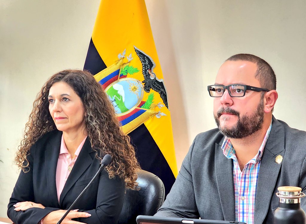 ABG_galapagos's tweet photo. El directorio de #ABG está conformado por el @Ambiente_Ec, @CGGalapagos, @Salud_Ec, @AgriculturaEc, la #ABG ejerce la Secretaría de este cuerpo colegiado. https://t.co/cmUlSej6b5