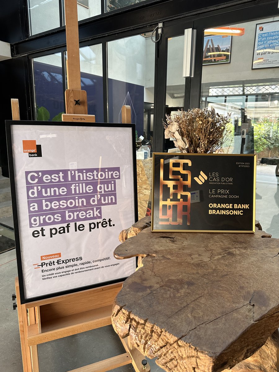 Et paf le prix !
Grâce à notre campagne de communication pour le lancement du Prêt Express, nous remportons le Cas d'Or campagne DOOH 🔥 <a href="/BrainsonicParis/">Brainsonic</a>
