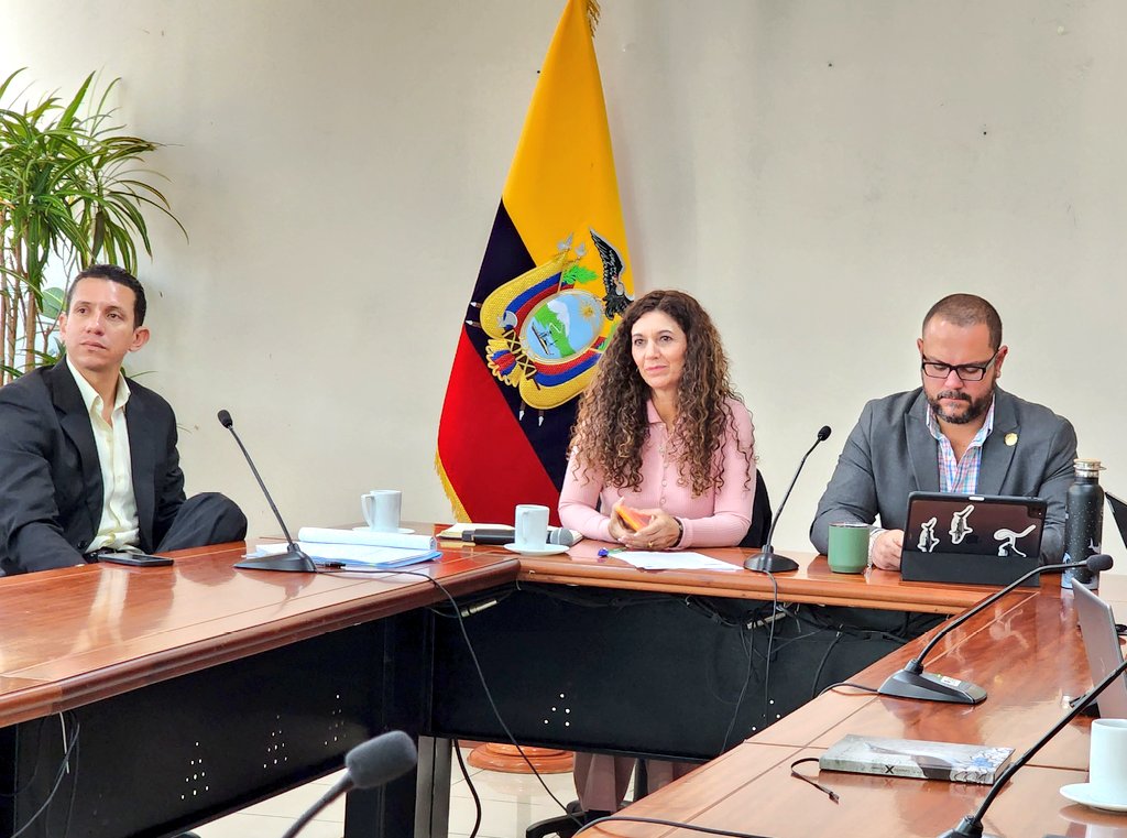 ABG_galapagos's tweet photo. El directorio de #ABG está conformado por el @Ambiente_Ec, @CGGalapagos, @Salud_Ec, @AgriculturaEc, la #ABG ejerce la Secretaría de este cuerpo colegiado. https://t.co/cmUlSej6b5