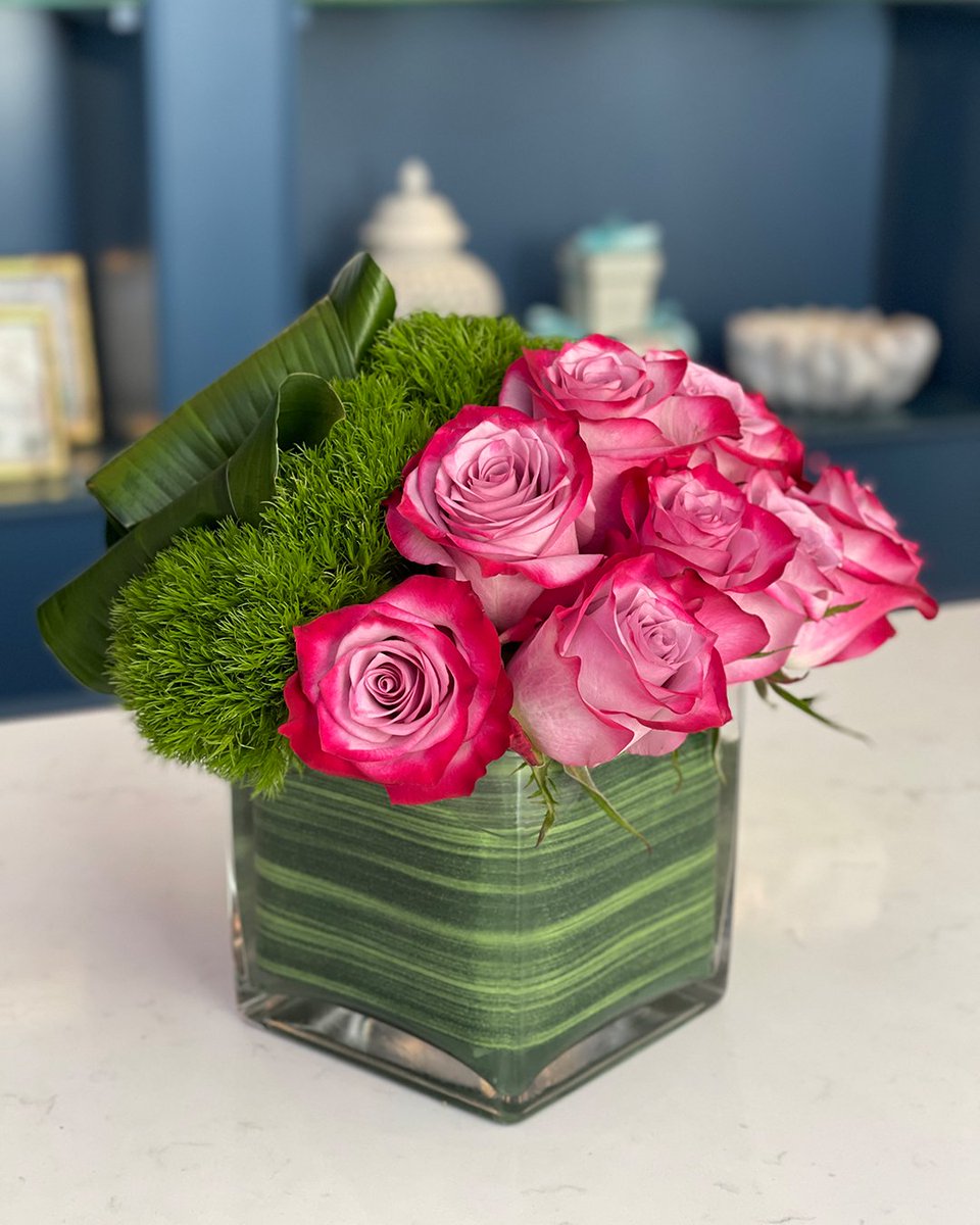 Embrace the Timeless Elegance of Roses! Visit our website or give us a call to immerse yourself in the timeless beauty of roses. 📞💻💐 #SouthFlorals #HappinessInBloom