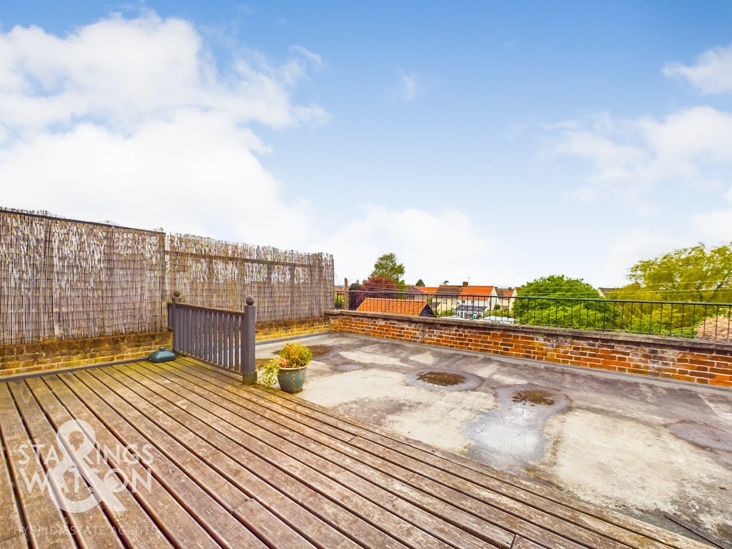 No Chain! | 70% Open Market Value | Second Floor Apartment | Wonderful Roof Top Terrace | Open Plan Sitting/Dining/Kitchen | Double Bedroom &amp; Bathroom | Allocated Parking Space

Guide Price £97,500
📍 Norwich Road, Halesworth
🏡 View Full Details Here: ow.ly/cnJQ50ONu1k