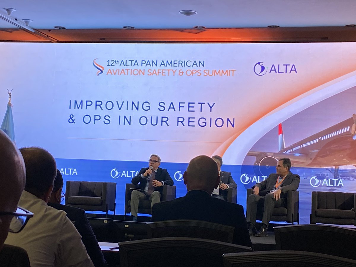 MiedoAlAvion's tweet photo. Segundo día del #AltaSafetySummit . Un honor estar aquí para difundir mejor el mensaje de lo seguro que es volar 💪✈️. Gracias @ALTA_aero https://t.co/2Tt3DxgkSC