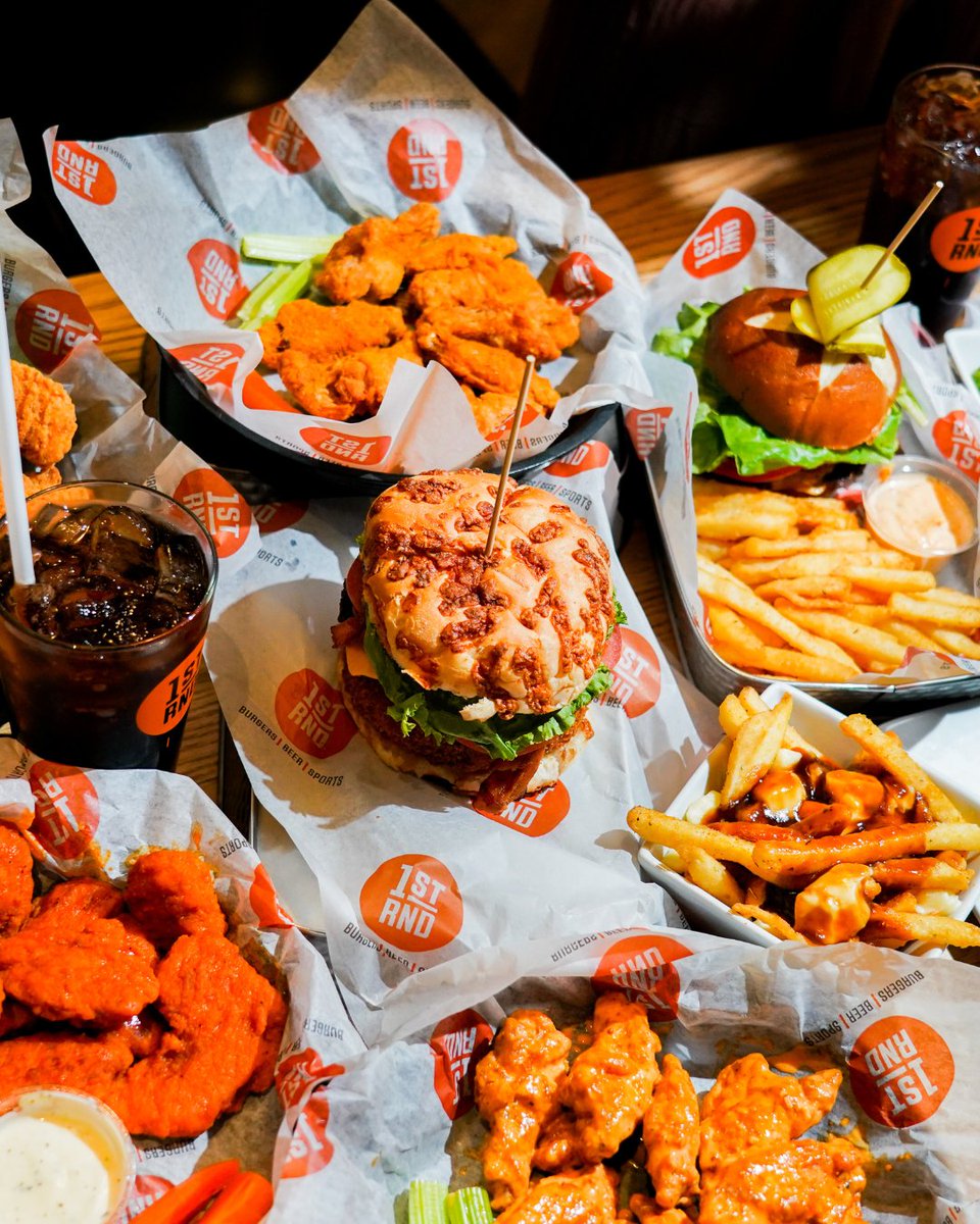 Official_WEM's tweet photo. Heard it’s #FathersDay this weekend? Celebrate Dad with burgers and wings at @1strnd on BRBN st.!
#1stRND #Westedmontonmall #yeg #food #foodie #fathersday #WEM #wested #burger #edmonton https://t.co/ru7gKWbaFf