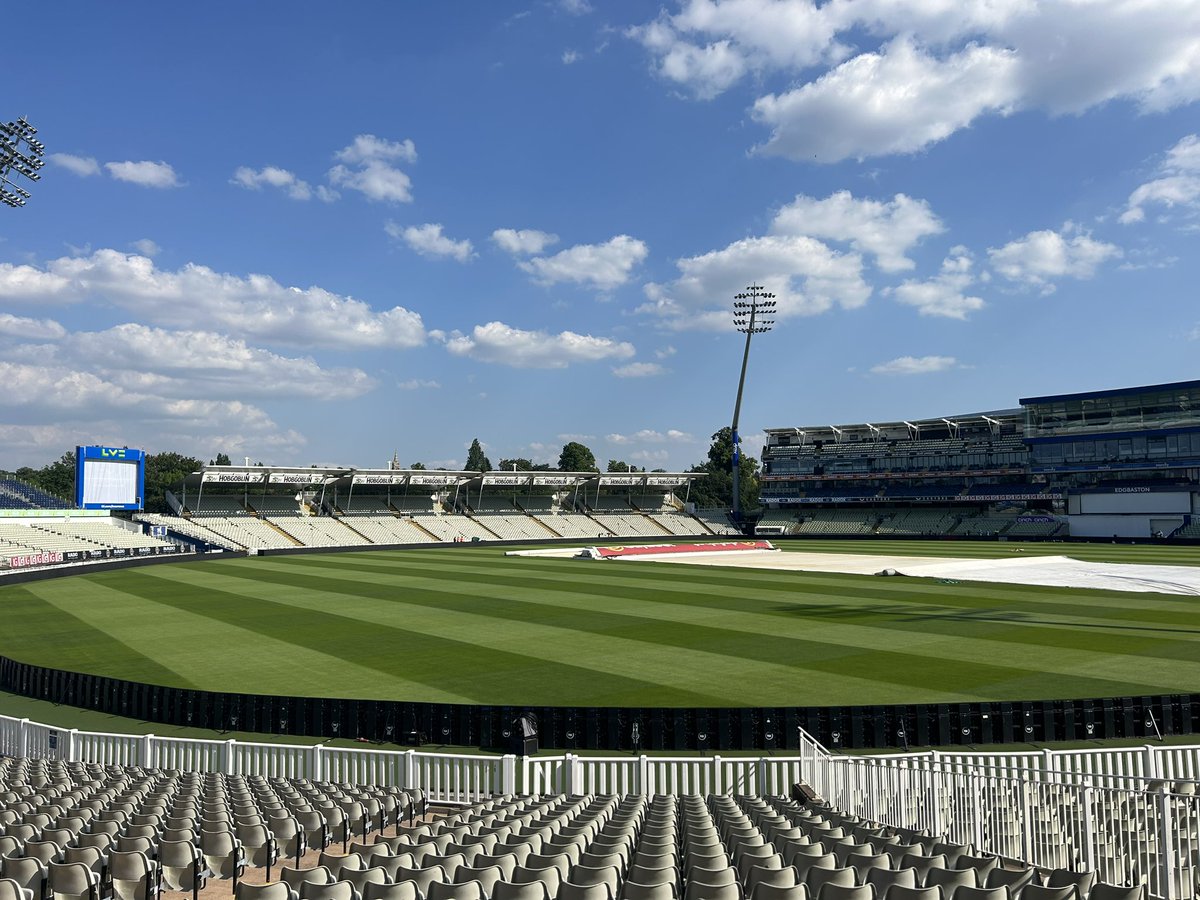 T -2 days until the ashes kicks off, the field is in an incredible place, looking sharp and full of colour ready for Friday☀️🌱🏏 #bringiton @JackTombsy @AllettMowers @WarwickshireCCC #englandcricket #england #groundsman