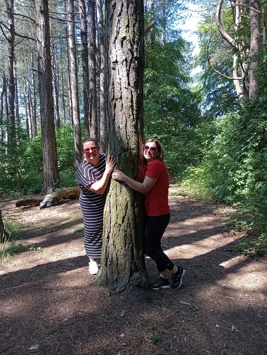 When your colleagues connect with Forest Kindergarten Training...
#treehuggers #forestkindergarten #nature
@Glasgow_Clyde @GlasgowclydeEEC