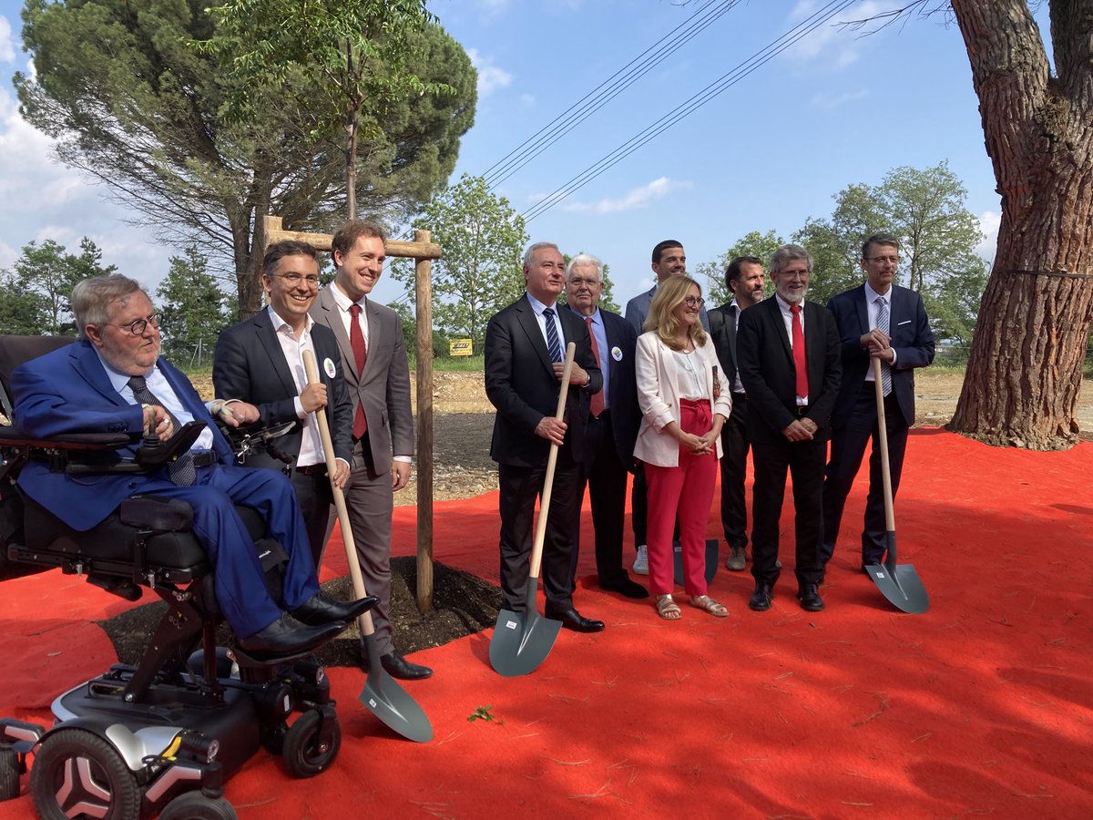 delormebr's tweet photo. Plantation du 1er arbre 🌳de Panoramique sur le site du @CHUdeToulouse un projet pour un nouvel immobilier de santé, de vie et de liens ! @LegendreImmo #groupedeschalets @jlmoudenc @FabreJM31 @PrefetOccitanie @OLivrozet_CDC https://t.co/lrOIzEDFPK