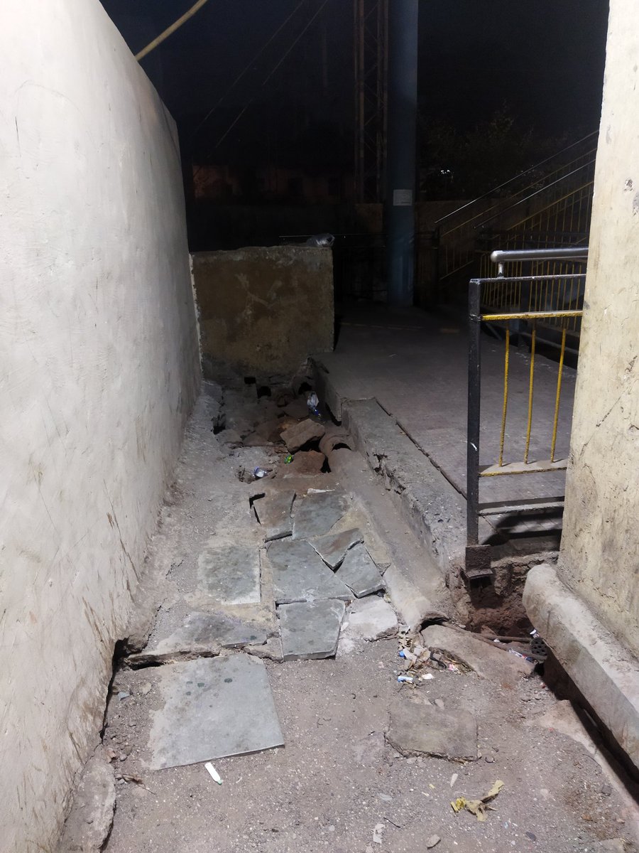 CHANDRAKANT_PC's tweet photo. @mybmcWardT @MulundMumbai @timesofindia Approach road to staircase on west side of East West flyover near cement company is in very bad shape. It is just behind  our MP Mr Kirit Somaiya's Yuvak Prathistan office. No action since last one year in spite of tweeting  2-3 times https://t.co/mqZDPP5LzA