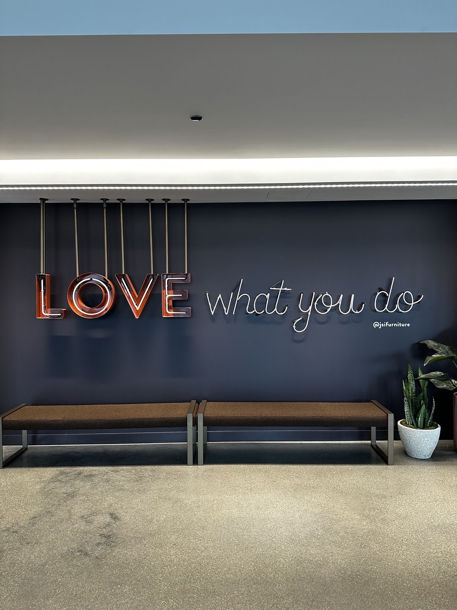 sterlingbay's tweet image. More #fultondesigndays fun visiting @Allsteel, @humanscale and @JSIfurniture at 345 N Morgan. 

#designdays #chicago #fultonmarket #NeoCon2023