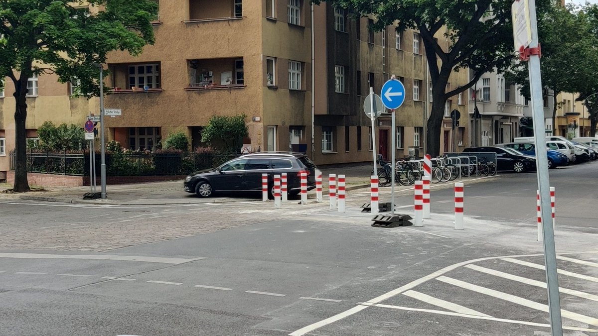 SoWoBerlin's tweet image. #Verkehrswende geht nur mit #Modalfilter|n. 👍 Hier gibt es aber noch dringenden Nachbesserungsbedarf!
#Kiezblock #Bellermannstraße
