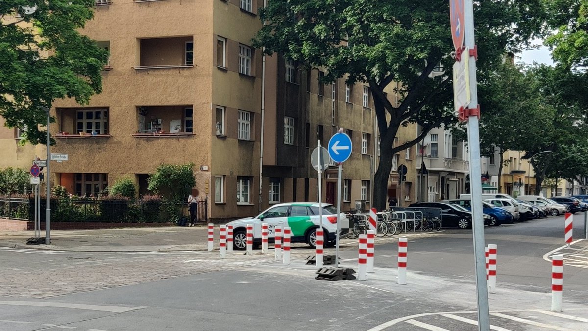 SoWoBerlin's tweet image. #Verkehrswende geht nur mit #Modalfilter|n. 👍 Hier gibt es aber noch dringenden Nachbesserungsbedarf!
#Kiezblock #Bellermannstraße