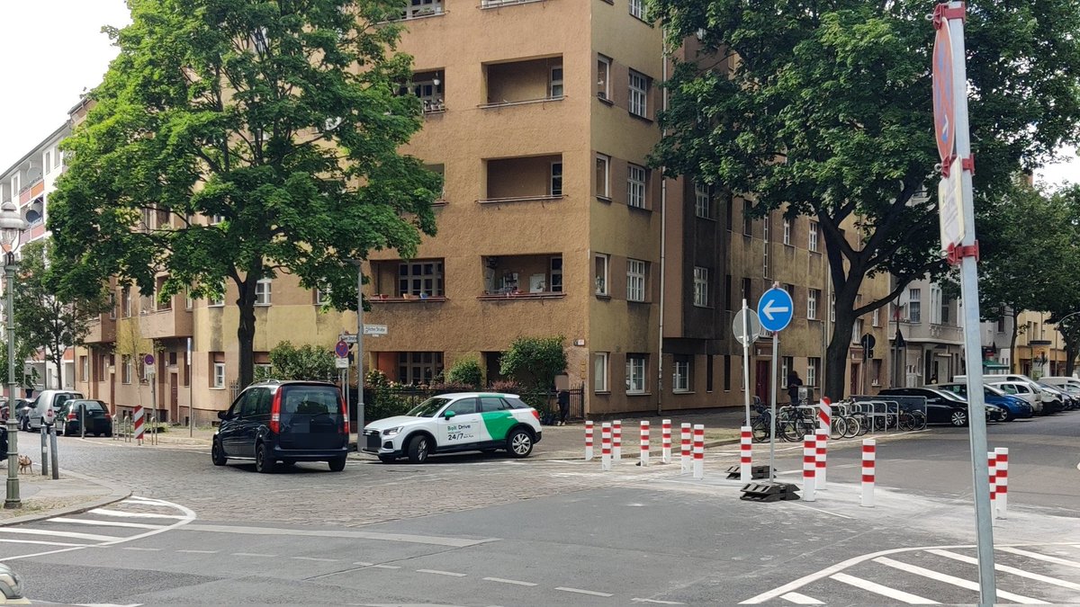 SoWoBerlin's tweet image. #Verkehrswende geht nur mit #Modalfilter|n. 👍 Hier gibt es aber noch dringenden Nachbesserungsbedarf!
#Kiezblock #Bellermannstraße