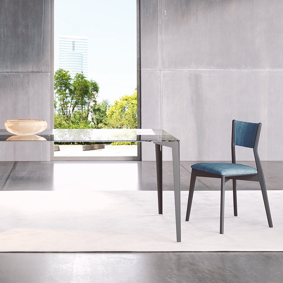 ruizysanchez's tweet photo. En Grupo Ruiz y Sánchez tenemos la silla perfecta para cualquier rincón de tu casa. Nuestra silla Manila combinada con la mesa Lima nos resulta irresistible. #silla  #mobiliariosalon #tiendamuebles #somosfabricantes #fabricantesdemuebles #estilomuebles #mueblesdediseño https://t.co/9su3aUGdAj