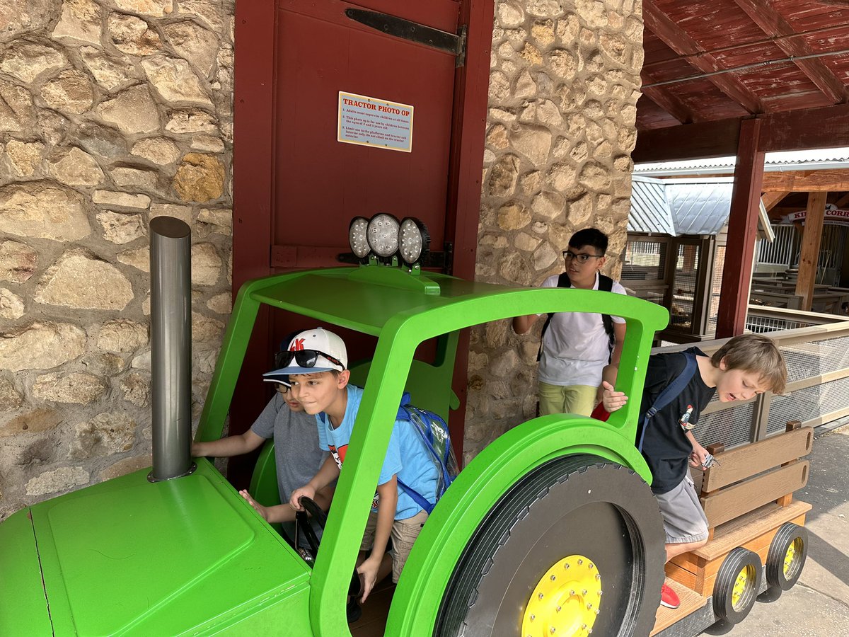 Emily Rudd tweet media