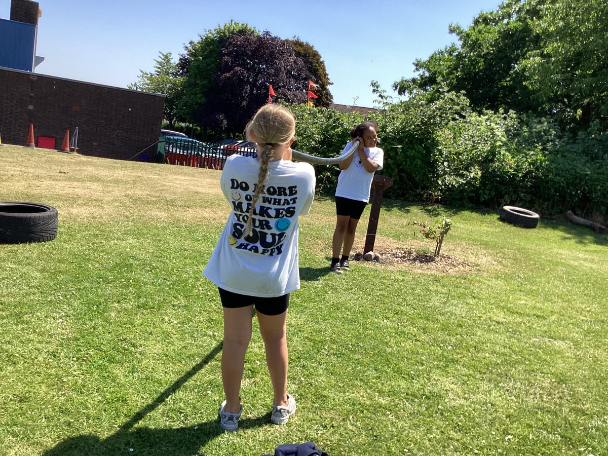 HBJSCH63's tweet photo. Second day of Opal on the field, this time for lower key stage 2 . There was bake-off in the mud kitchen including judges, giant chess in the shade and skateboard fun. "Best Lunch Ever!"- Kitty; " I was happy!"-Taylor. @OPAL_CIC #HBJSOUTDOORLEARNING https://t.co/bnMYGrH3Lc