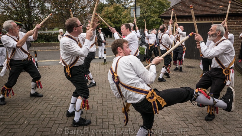 BrightonMorris's tweet photo. Three days to go, before the Sussex Day of Dance in Lewes (Sat 17th) Having a little delve in the archive for pics from days gone by in Lewes...
@Mythago_Morris @BlackpowderMor1 @LongManMorris @MadJacksMorris @KnotsofMay @ditchlingmorris #DevizesJubileeMorris @stuart_hedges https://t.co/Yyg7MQzpmC
