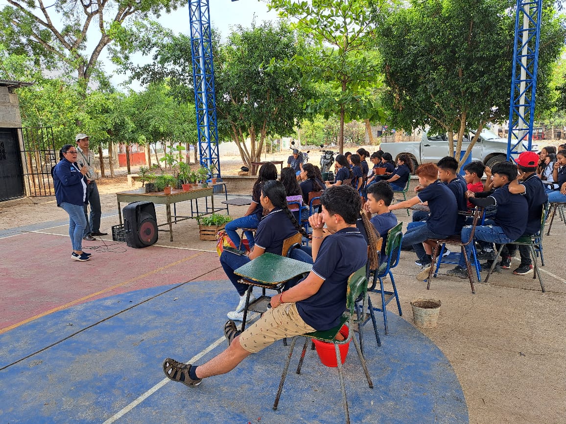 inabguatemala's tweet photo. Con la participación de alumnos y docentes del Instituto Nacional de Educación Básica de Telesecundaria de aldea Agua Escondida, Santa Ana Huista, Huehuetenango, realizamos una charla de sensibilización sobre la importancia de plantar árboles.
#INAB #ReforestoXGuate #RegionVII https://t.co/ZvOdStebK9