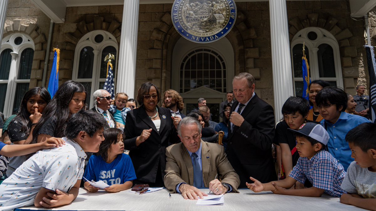 JosephMLombardo's tweet photo. Yesterday, I was honored to sign AB 519, which enables the construction of a new school for the students of the Shoshone-Paiute Tribes of the Duck Valley Indian Reservation.  

It was a privilege to sign this legislation alongside Owyhee students, tribal leaders, and legislators. https://t.co/vZ5ErunGsc