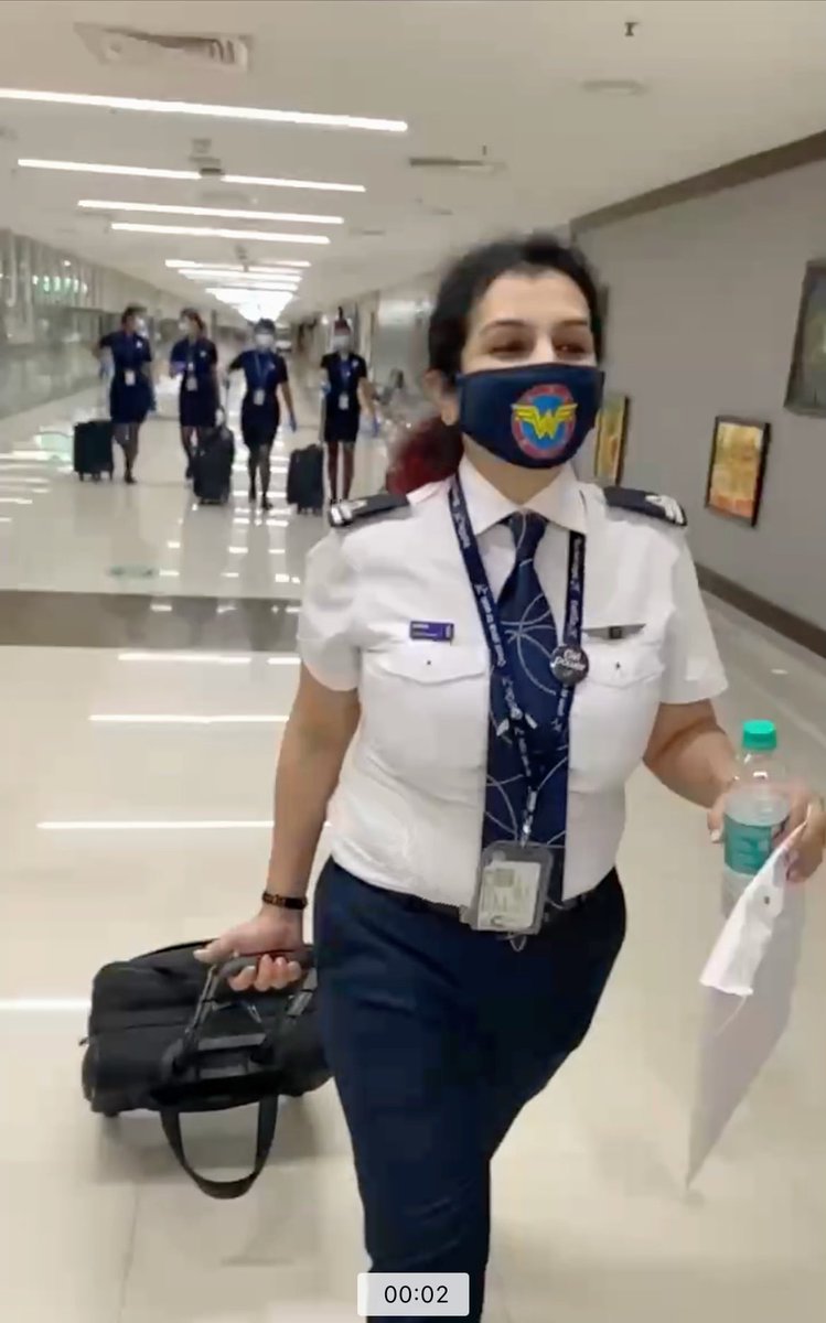 girlpilot_'s tweet photo. Drop a cool photo that someone took of you doing your job. https://t.co/EjbgCcIVuo