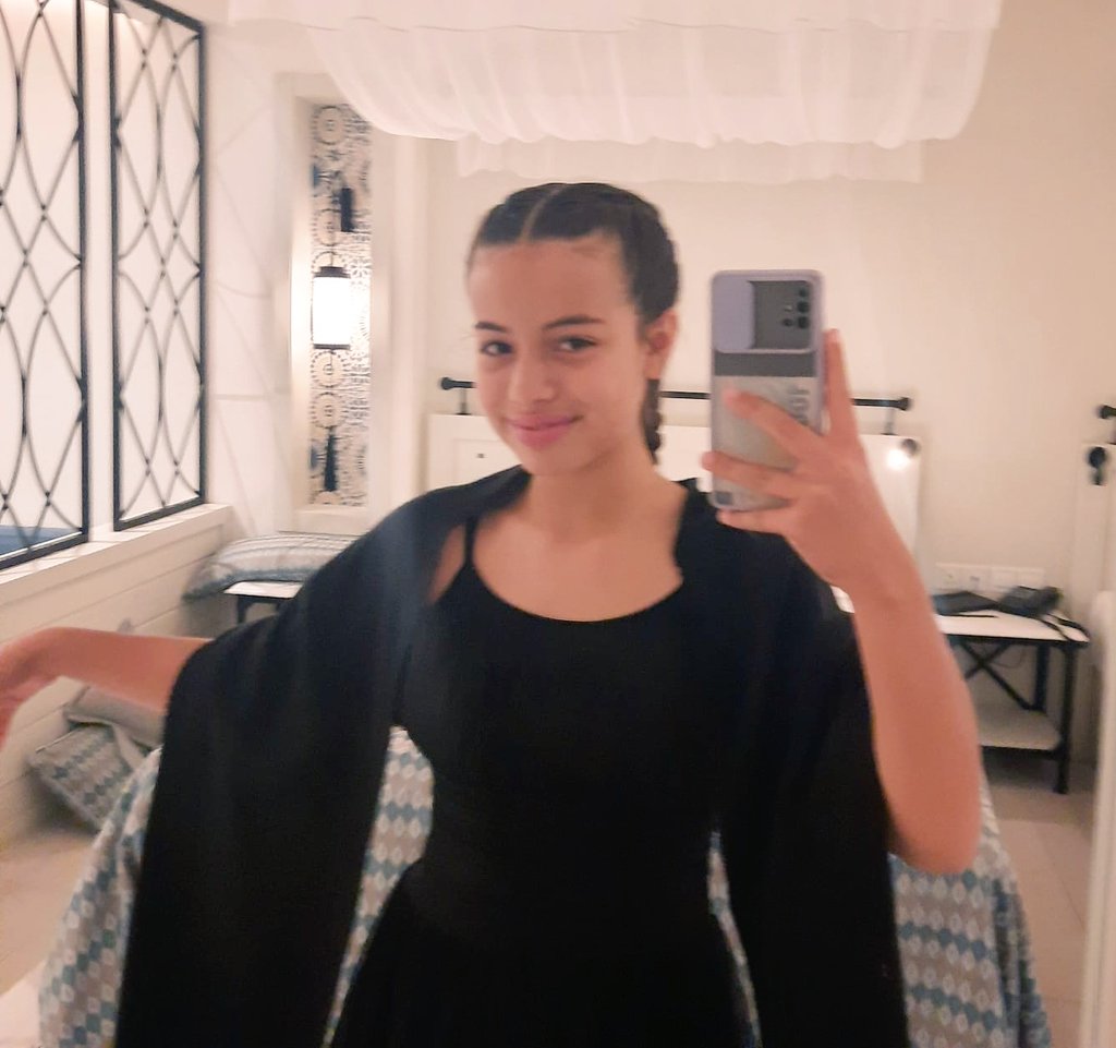 Arkadaşlar paylaşımlarıma çok üzüldüğünüzü ve ağladığınızı yazıyorsunuz. İnanın ben de hem paylaşırken, hem de geceleri yazdığınız cevapları okurken ağlıyorum. 

Ama ben zaten paylaşımlarımı öncelikle kızımın anısını yaşatmak ve onu daha iyi tanımanızı sağlamak, sonra da siz