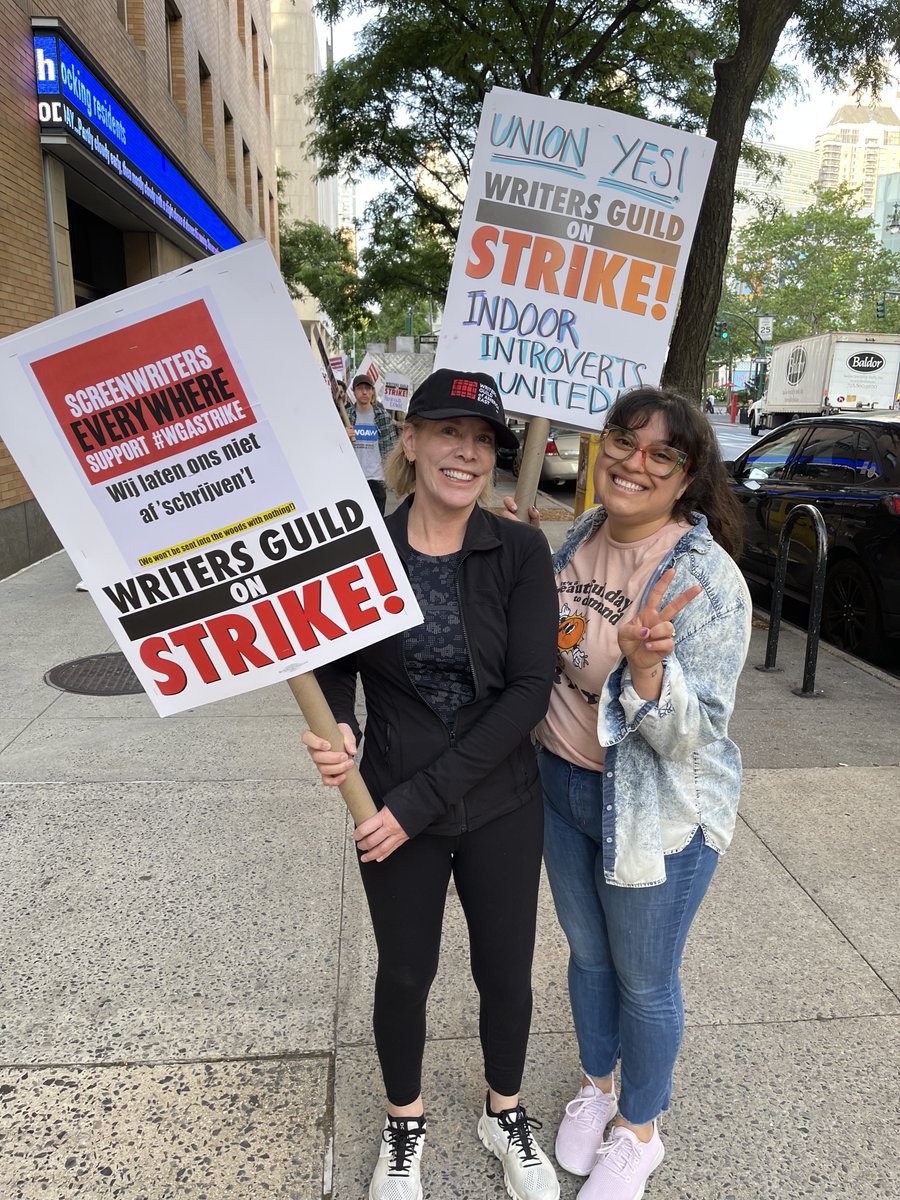 JulieMartinNY's tweet photo. In Solidarity 14 June #ScreenwritersEverywhere #WGAStrong #SVUReunion (and Taco) @MonetSimone  @rkcausey @nicholasevang https://t.co/YHCCnNOaTq