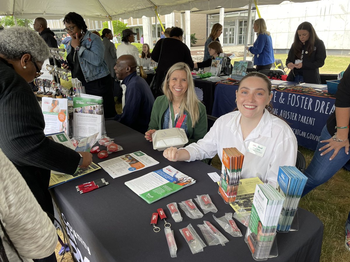 The @OaklandMIWorks! team is also here at our #Juneteenth celebration. They’re passing out freebies and information about #OaklandCounty career services, employer programs, youth #SummerJobs, and  #Oakland80 wraparound services, such as childcare scholarships!