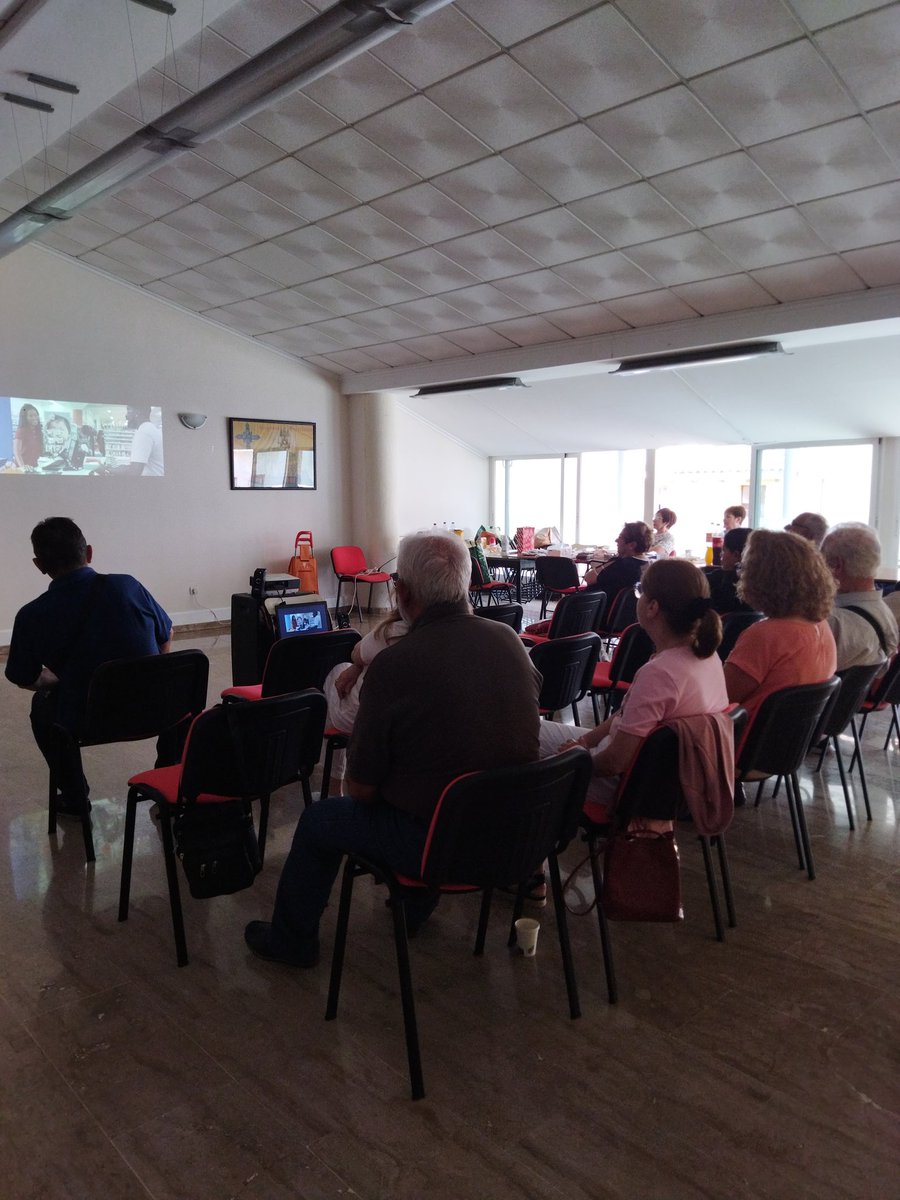 Llegamos al final de curso de puntos de encuentro en Xàtiva con un cinefórum! Una tarde muy bonita de compartir entre voluntarios y participantes!! <a href="/ConsueLlopis/">consue llopis</a> <a href="/ValenciaCaritas/">Valencia Cáritas</a>