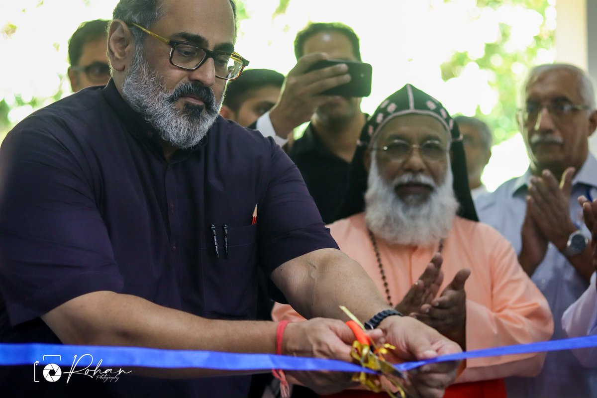officialmbcet's tweet photo. Shri. Rajeev Chandrasekhar, Hon'ble Minister of State for Electronics and Information Technology &amp; Minister of State for Skill Development and Entrepreneurship inaugurated the Intel Unnati AI IoT Lab

@Rajeev_GoI @EduMinOfIndia @GoI_MeitY @mhrd_innovation @AICTE_INDIA https://t.co/HcTE0ejqNQ