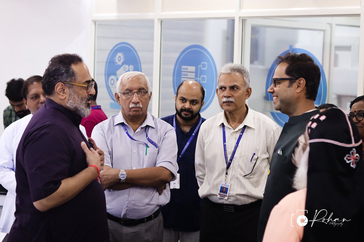 officialmbcet's tweet photo. Shri. Rajeev Chandrasekhar, Hon'ble Minister of State for Electronics and Information Technology &amp; Minister of State for Skill Development and Entrepreneurship inaugurated the Intel Unnati AI IoT Lab

@Rajeev_GoI @EduMinOfIndia @GoI_MeitY @mhrd_innovation @AICTE_INDIA https://t.co/HcTE0ejqNQ