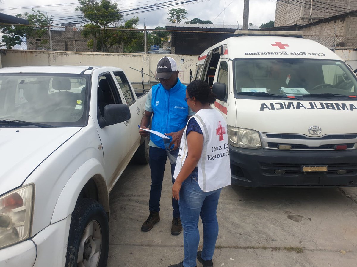 cruzrojaesme's tweet photo. #EmergenciaLluvias
Como parte de las acciones de apoyo por la emergencia realizamos la donación de 4 quintales de sal para la producción de cloro  al #Distrito08D01 de @Salud_Ec https://t.co/wzmHKIoly2