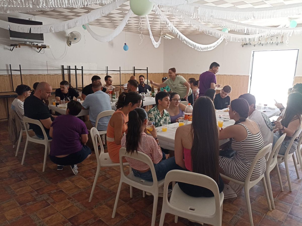 ArderoBarbate's tweet photo. CONVIVENCIA EN LA HERMANDAD DECANA

El pasado domingo, 11 de junio, a medio día, se realizó la tradicional convivencia de la Hermandad con las distintas cuadrillas y el Cuerpo de Acólitos. https://t.co/U9IqEuU6TU
