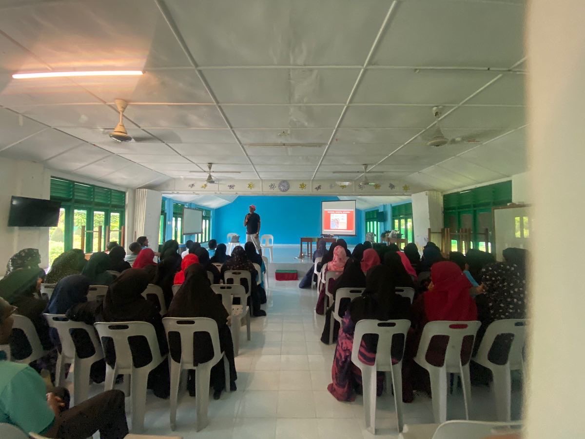 CancerSocietyMV's tweet photo. Awareness sessions in Sh. Feevah on the importance of leading a healthy lifestyle and cancer prevention. 

🟢 Students session was attended by 12 girls and 27 boys. 
🟢 Public session was attended by 50 women and 10 men. https://t.co/7YQFPhSID5