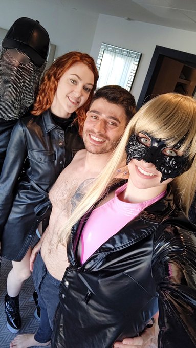 Happy Collab Day 🩷🖤 I've got a new collaboration video for my VIP subscribers here: https://t.co/nGGr7VjIq3
