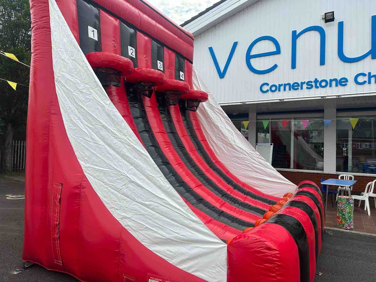 Check out one of our new inflatables out on its first hire this weekend! 

How amazing does this piece of equipment look?

#eventhire #events #infatablehire #inflatables