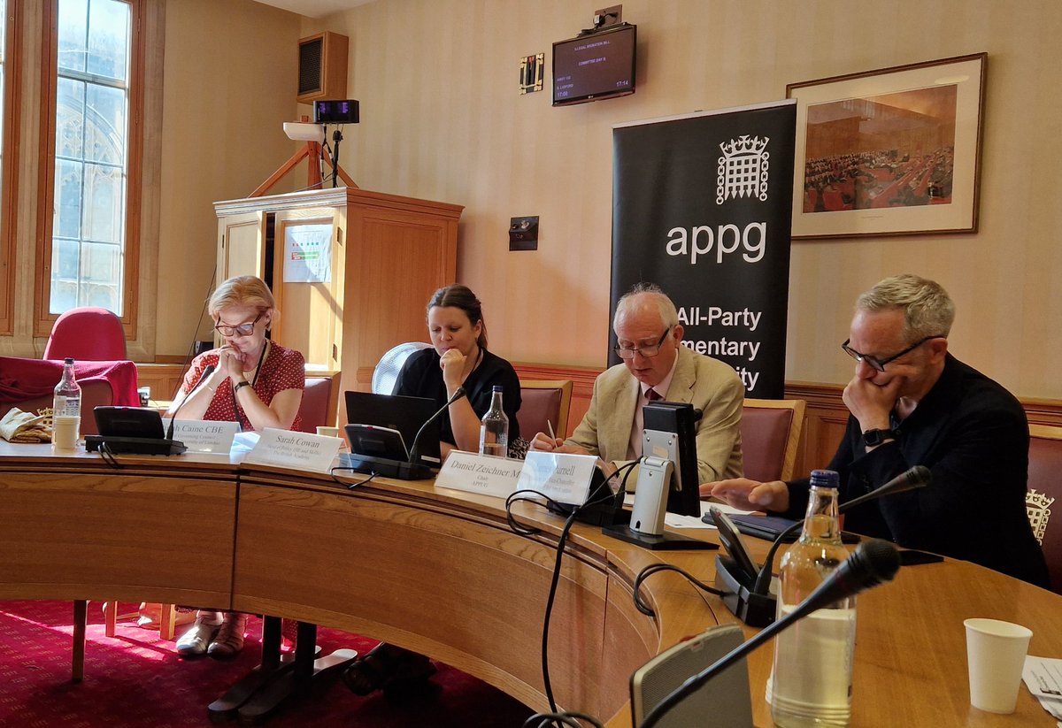 Delighted to welcome <a href="/_SarahCowan_/">Sarah Cowan</a> <a href="/jimpurnell/">James Purnell</a> &amp; Dinah Caine to our discussion on demonstrating the value of humanities + creative arts in HE.