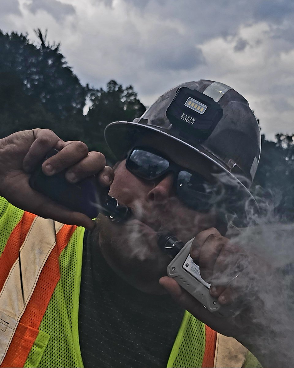 dirtbag_dustin's tweet photo. Wasting your tax dollars on my akimbo vapes https://t.co/u2fKDwGk4N