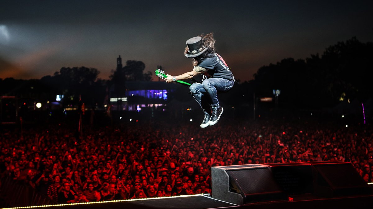 mx_slash's tweet photo. Cesar Starrs (@cesarstarrs from Mexico) say: Thank you @slash for being my hero in my childhood :3
Cesar de Texcoco, México dice: La primer canción que me atrapó, gracias Slash por ser mi héroe de la infancia :3
#slash #slashfans #slashfan
Créditos de la foto al dueño. https://t.co/9sZqAz4tqF