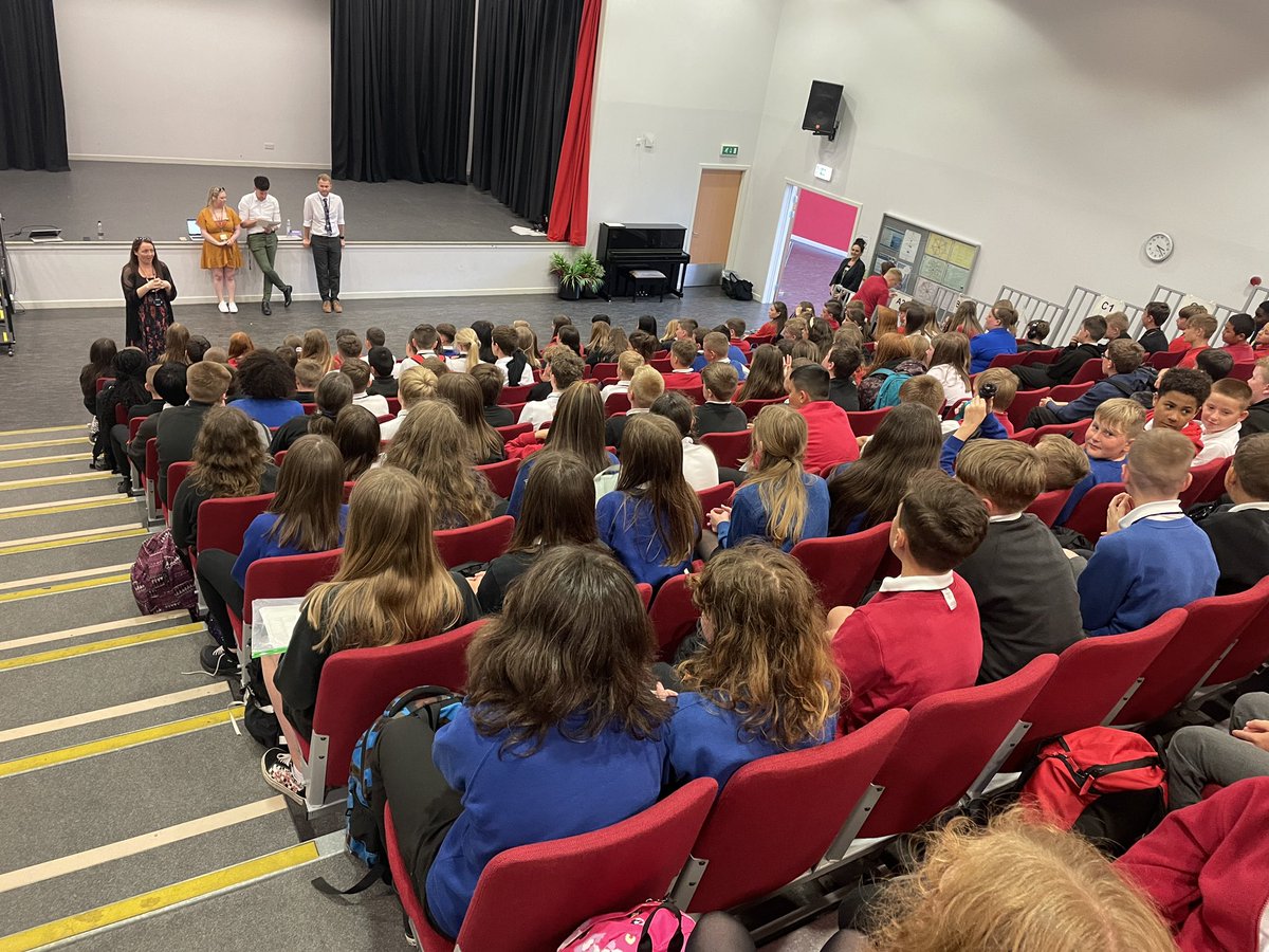 PortyAcad's tweet image. Super proud of our new S1s who smashed their first Induction Day, were #ReadyForLearning and brought their best selves throughout. Well done and keep it up! Big thanks also to our exceptional Buddies. #ProudOfPorty #BeTheVeryBest #Respect #Responsibility #Resilience 👍🏻⭐️