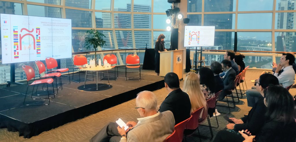 Chile_Singapur's tweet photo. A vibrant, meaningful panel "Spanish in Science: a success story of collaboration with 🇸🇬" took place yesterday.

Special thanks to Ms Alicia Yeo, Director @nlbsingapore for her remarks &amp; support; Ms Audrey Tan @NUSCNCS for her key role as moderator; &amp; the excellent panel: (1/2) https://t.co/MpgXDXfpfM