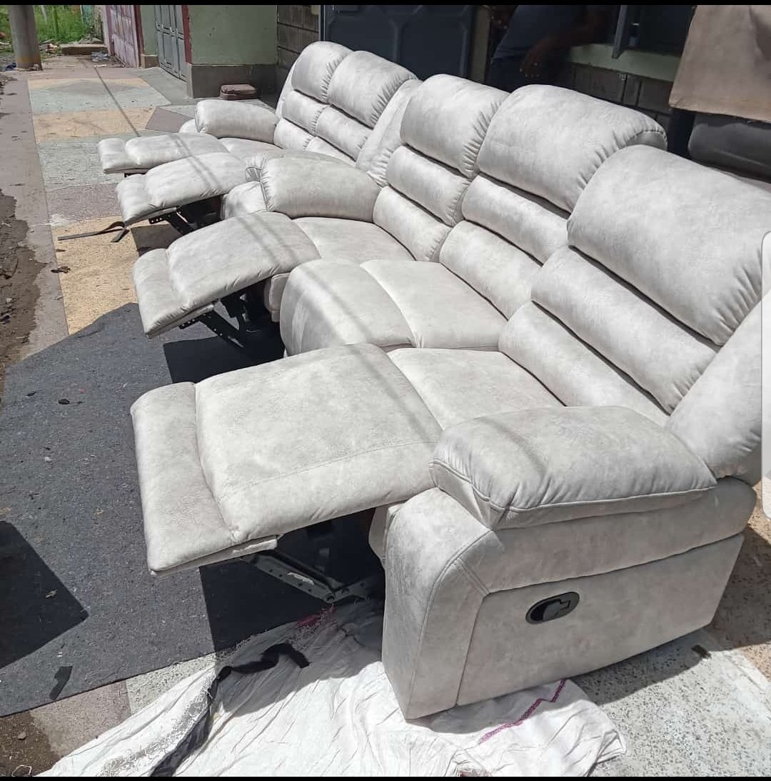 @alexmwanzo upholstery and reupholstery of recliners,leather seats,car seats and Dinning set call 0713022438