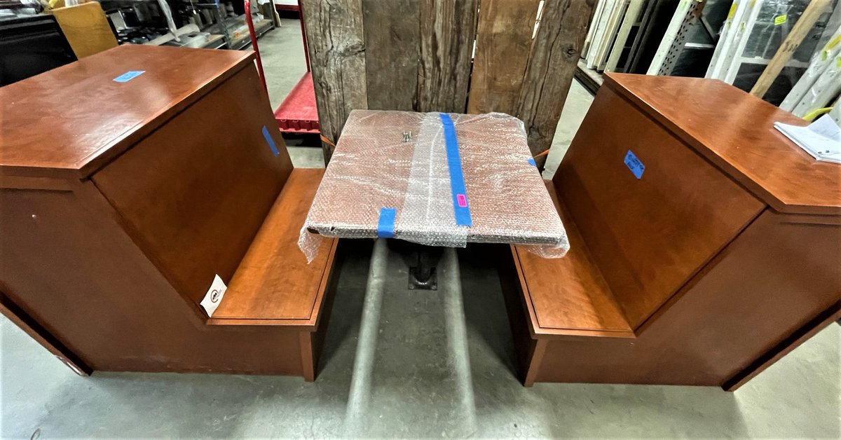 DINETTE SET | CHERRY | BOOTH boston.craigslist.org/gbs/fud/d/roxb… 
#thisjustin #bostoncafe #dinette #boothseating #roxbury #missionhill