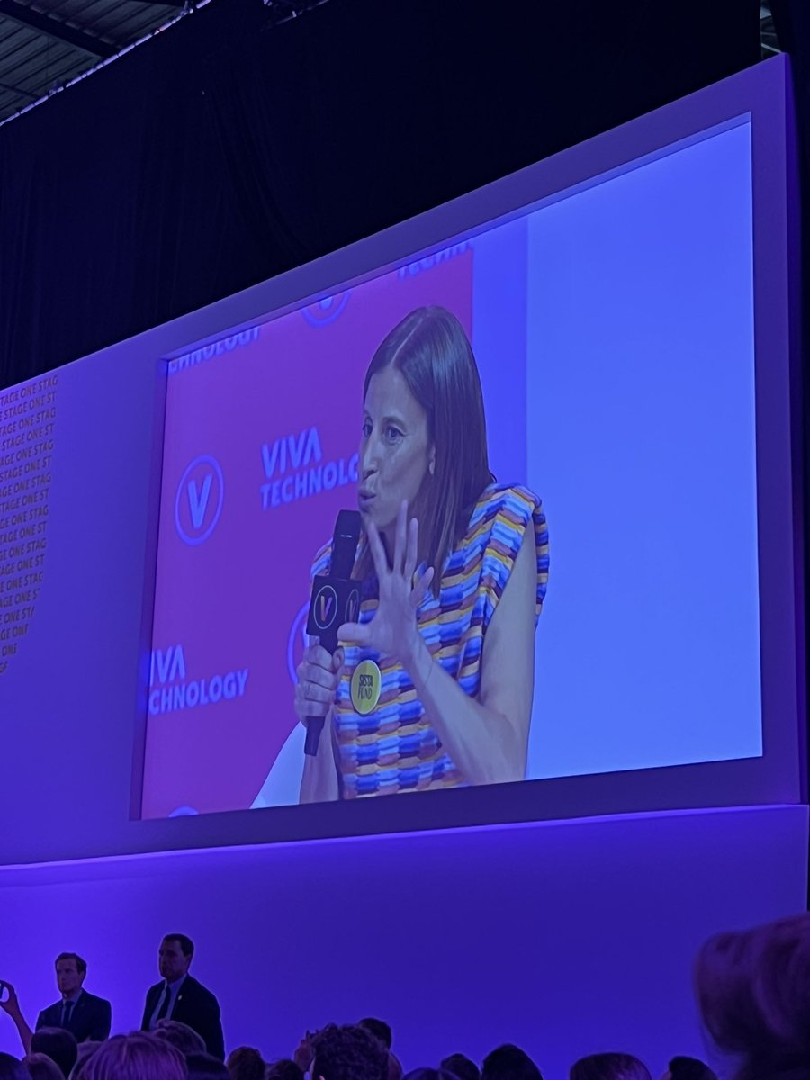 🙌Merci <a href="/tatianajama/">Tatiana jama 🍋</a> Dialogue <a href="/VivaTech/">VivaTech</a> - comment faire pour que les femmes soient davantage à égalité avec les hommes dans le funding des start ups ?
Réponse du pst Macron : il faut demander des comptes aux fonds, continuer de promouvoir la transparence. <a href="/etchoungui/">Elizabeth Tchoungui</a>