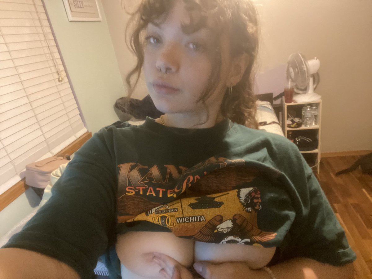 Laila_0216's tweet photo. Come check out my content babe you won’t regret it😚
#nsfw #nsfwtwt  #buyingnudes #boobs #buying #buyingcontent #onlyfans #of #onlyfansgirl #Sellingcontent #buyingcontent #CakeGirl #cake https://t.co/PFMpmtAGGO