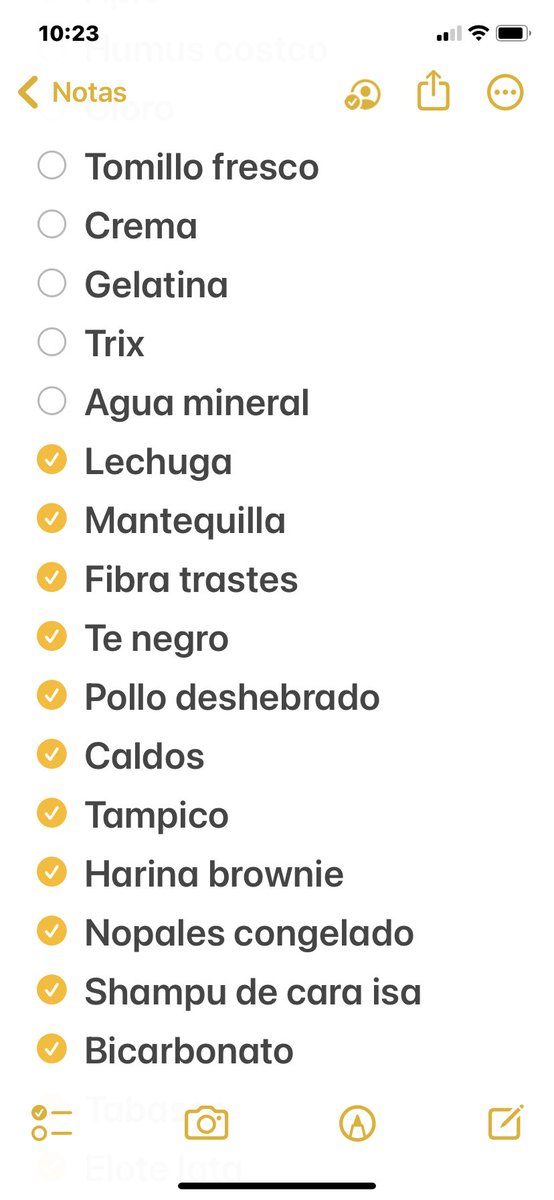 Les voy q decir como organizo mis compras y mi alacena, todos los productos que tengo en mi casa están en una lista en mis notas del cel, lo que se acaba le doy click y se pasa hasta arriba, así voy viendo todo lo que falta háganlo es súper útil