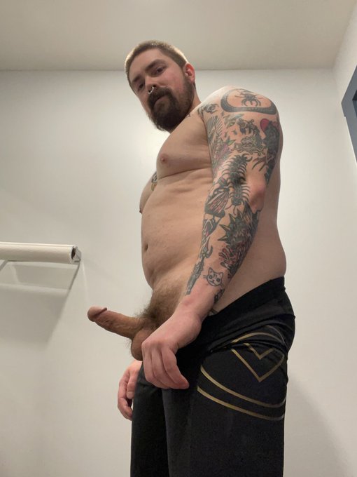 Tune into chaturbate to see a hot show with me and all my buds @hardworkertn @StetsonDixXxon @masondixxxon
