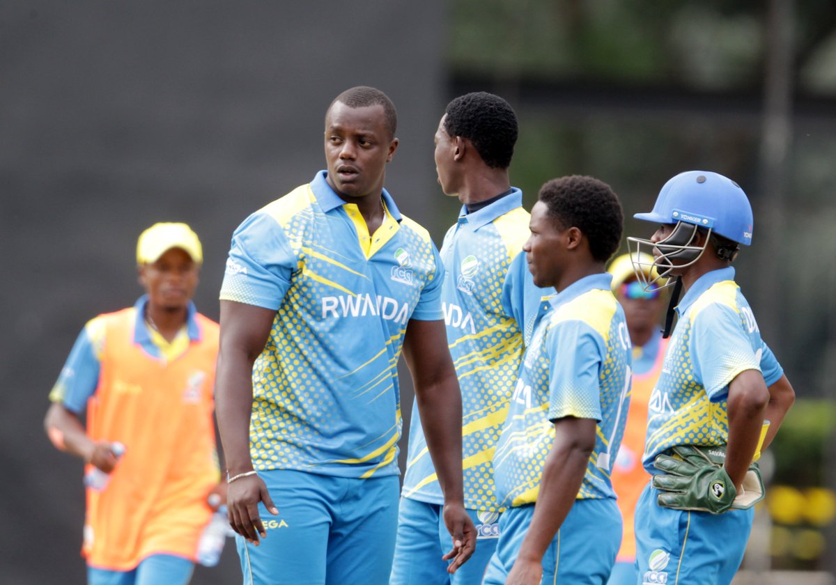 RwandaCricket's tweet photo. Hard-fought match at #ACCT20! 🇰🇪Kenya clinches victory by 7 wickets. Our team put up a fighting total of 92/10 in 18.2 overs and Kenya 98/3 (14.1 ov)
🏏🇷🇼Emile Rukiriza's 1/14 and Wilson Niyitanga's 35 off 28 balls were standout performances for Rwanda.
📷@KenyaCricket https://t.co/HjEiR3TThx