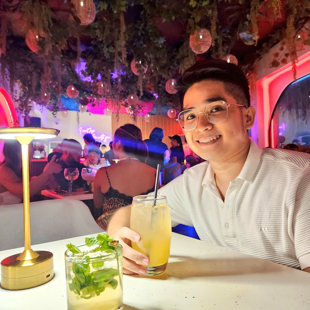jelaii's tweet photo. Steak and alcohol 🥩🍸✨️ https://t.co/nuaDp2faBN